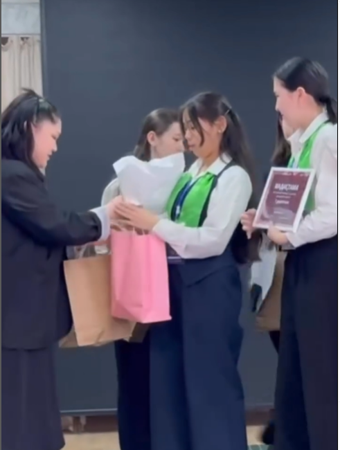 “Жасанды интеллект бізді ақымақ ете ме?” дебат