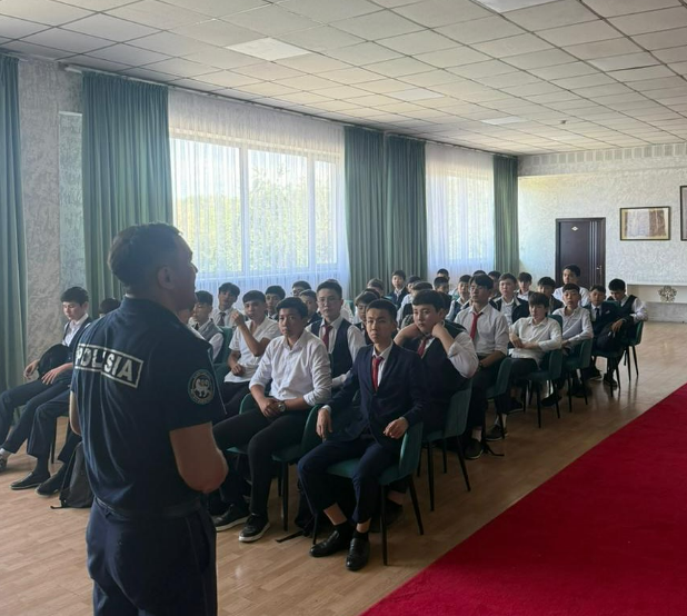 8–11 сынып оқушыларына жол қозғалысы ережелерін сақтау, жаяу жүргіншілердің міндеттері мен қауіпсіз жүріс-тұрыс қағидалары бойынша түсіндірме жұмысы жүргізілді.