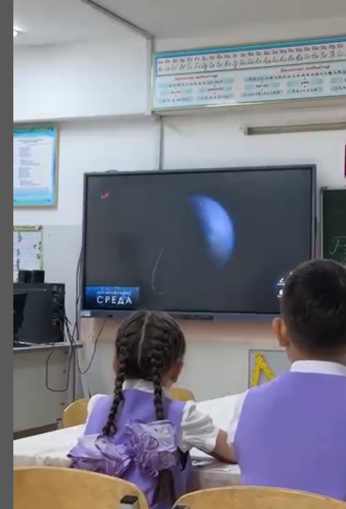 2 “В” сыныбында “Дара және күрделі сын есімдер” тақырыбында ашық сабақ өтті. Сабақ барысында оқушылар сын есім түрлерін ажыратып, түрлі тапсырмалар орындап, білімдерін шығармашылықпен көрсете білді.