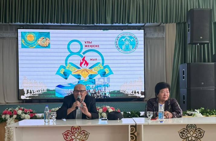 “Ұлы Жеңістің 80-жылдығына” орай 9-сынып оқушыларының қатысуымен еңбек ардагері Қармысбаев Серік атамен және ардагерлер бастауыш ұйымының төрайымы Шәкиева Бүбіхан апаймен жылы жүздесу өтті.