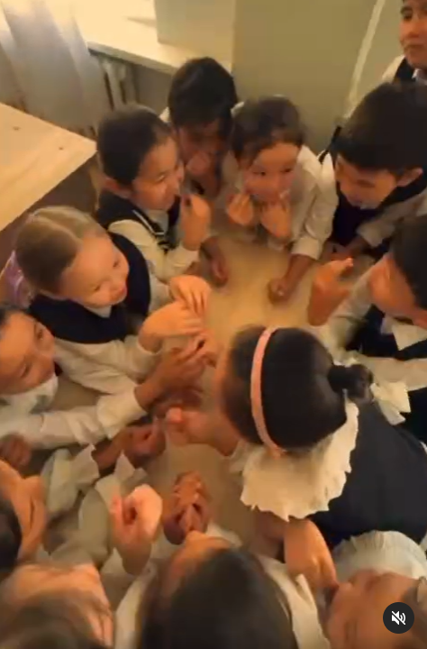 3 “Д” сыныбының оқушылары отбасының маңыздылығы мен жылуын жүректерінен шыққан шынайы сезіммен жеткізді