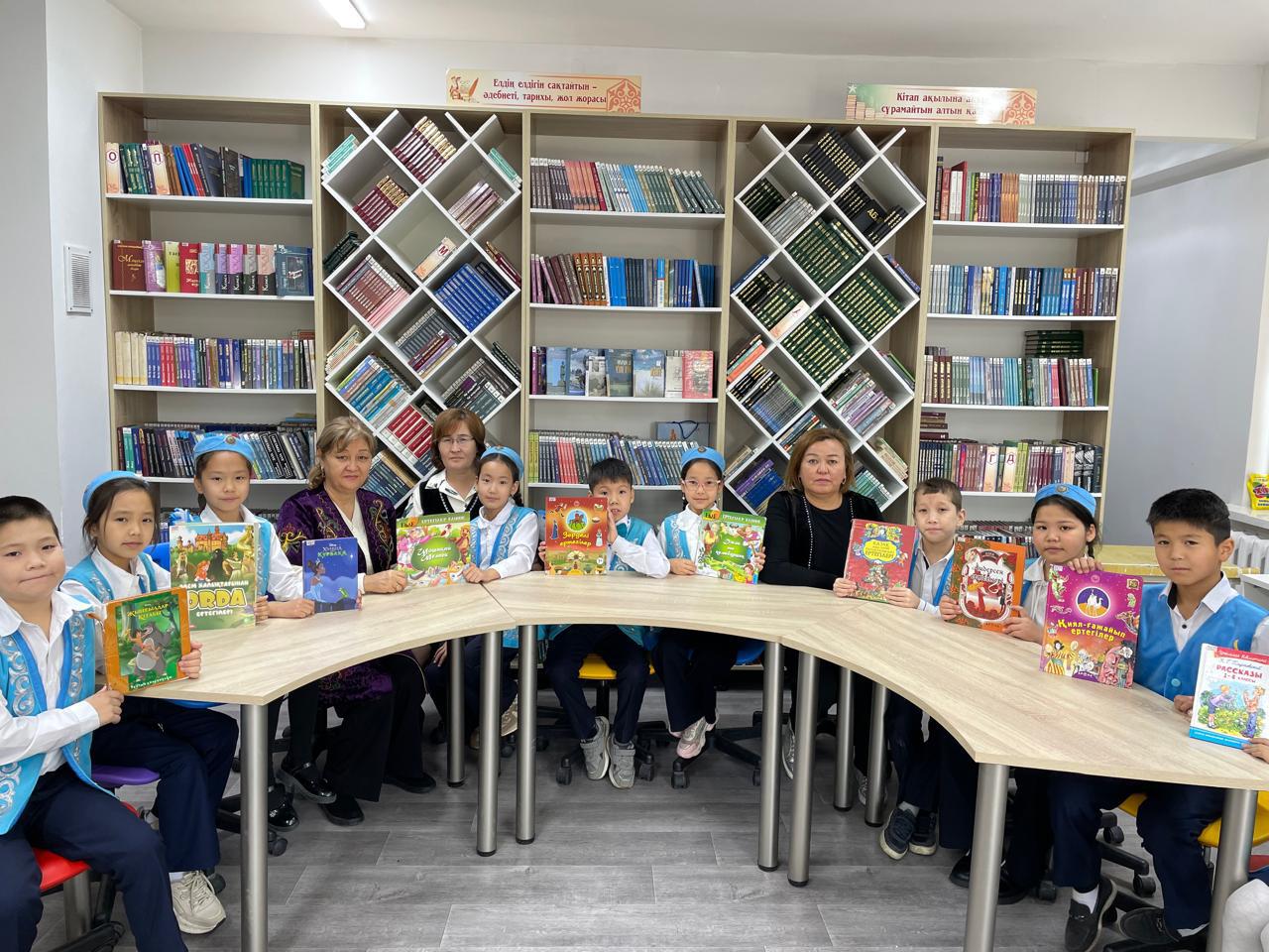 "Ертегілер еліне саяхат" 4 В сынып оқушыларымен өткізген іс-шара