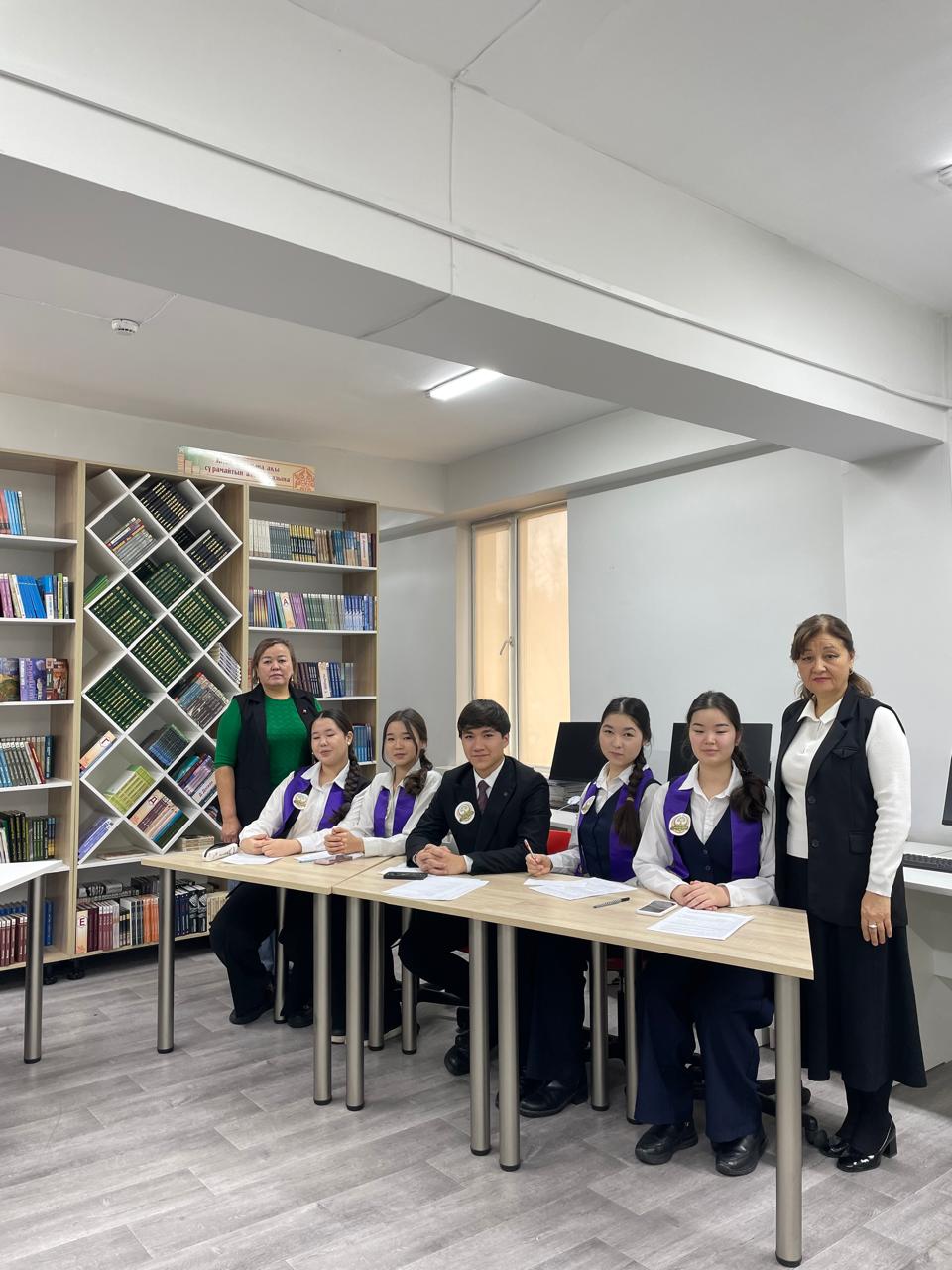 Кітапханада өткен 10 Б - 10 В  сыныптар арасында ,, Қазіргі жастар үшін балалар кітапханасының маңызы бар ма? атты дебат өтті