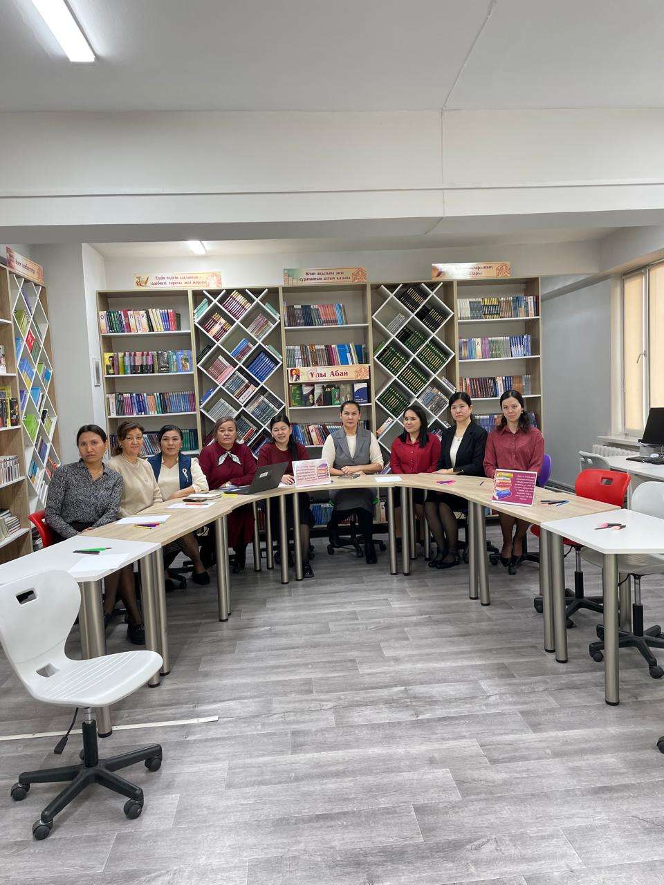 Кітапханада өткен ұстаздар арасындағы сайыс. Мақсаты:  "Оқыған оқулықтарын  талдау"