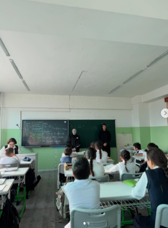 Республикалық спорт мектебінің өкілдері оқу орнымызға келіп, оқушыларға спорттық үйірмелер туралы толық мәлімет берді.